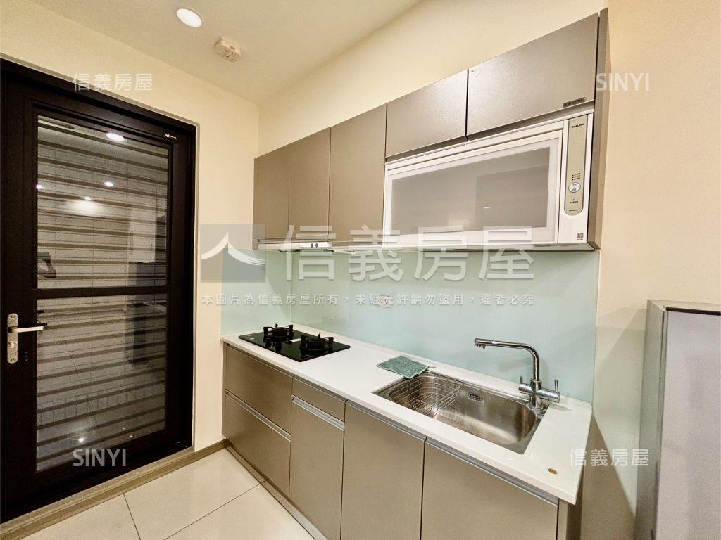 鳳凰冠３房高樓平移車位房屋室內格局與周邊環境