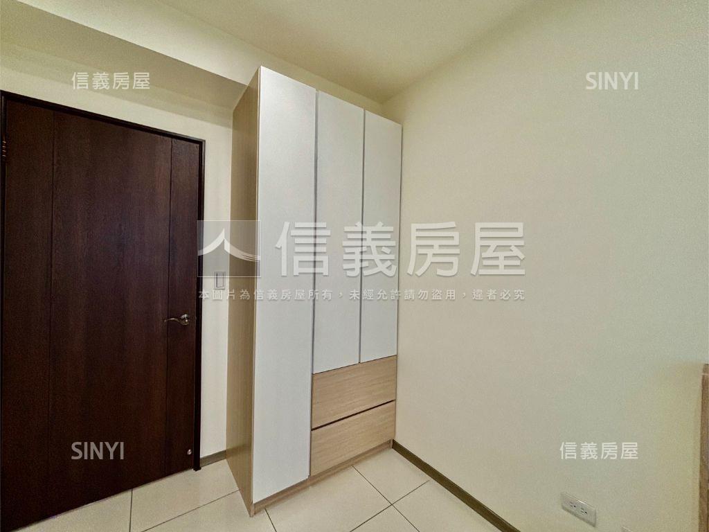 鳳凰冠３房高樓平移車位房屋室內格局與周邊環境