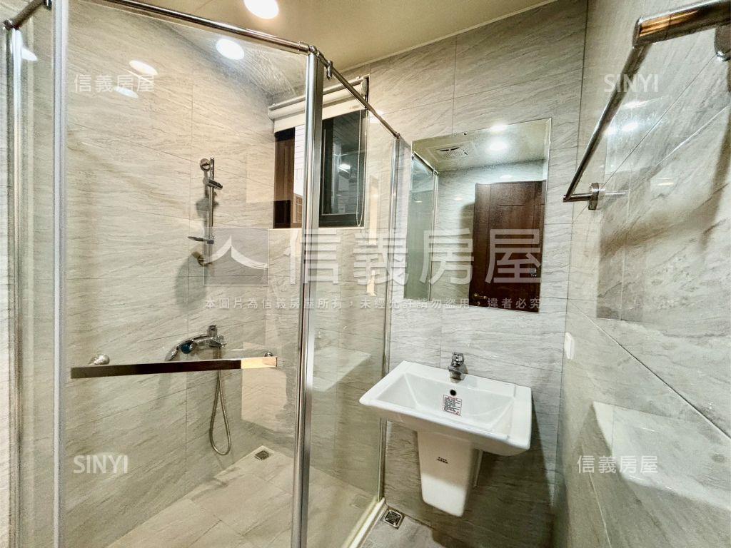 鳳凰冠３房高樓平移車位房屋室內格局與周邊環境