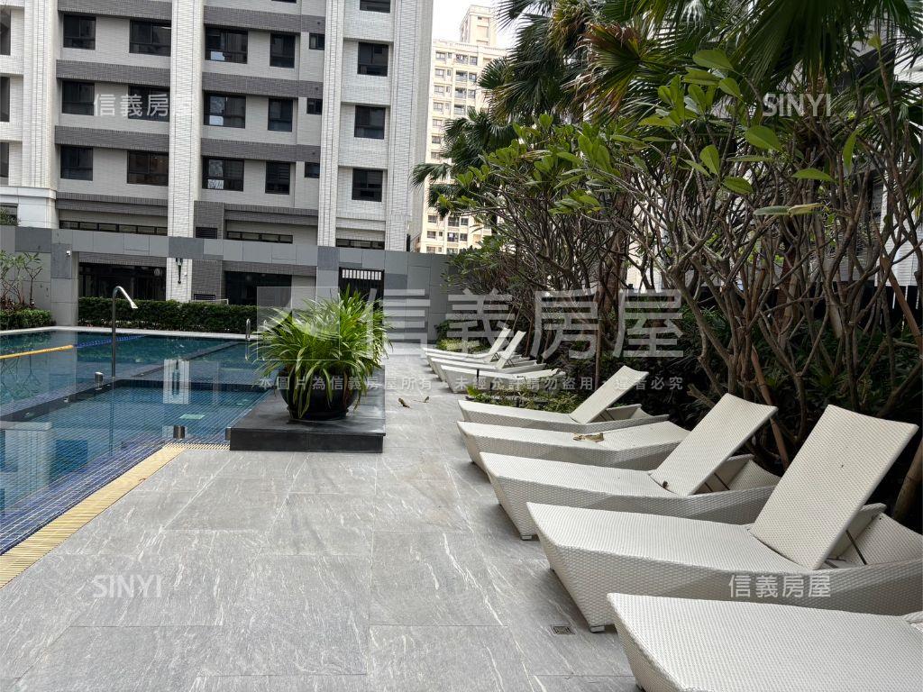 鳳凰冠３房高樓平移車位房屋室內格局與周邊環境