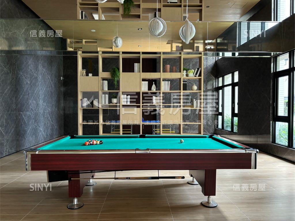 鳳凰冠３房高樓平移車位房屋室內格局與周邊環境