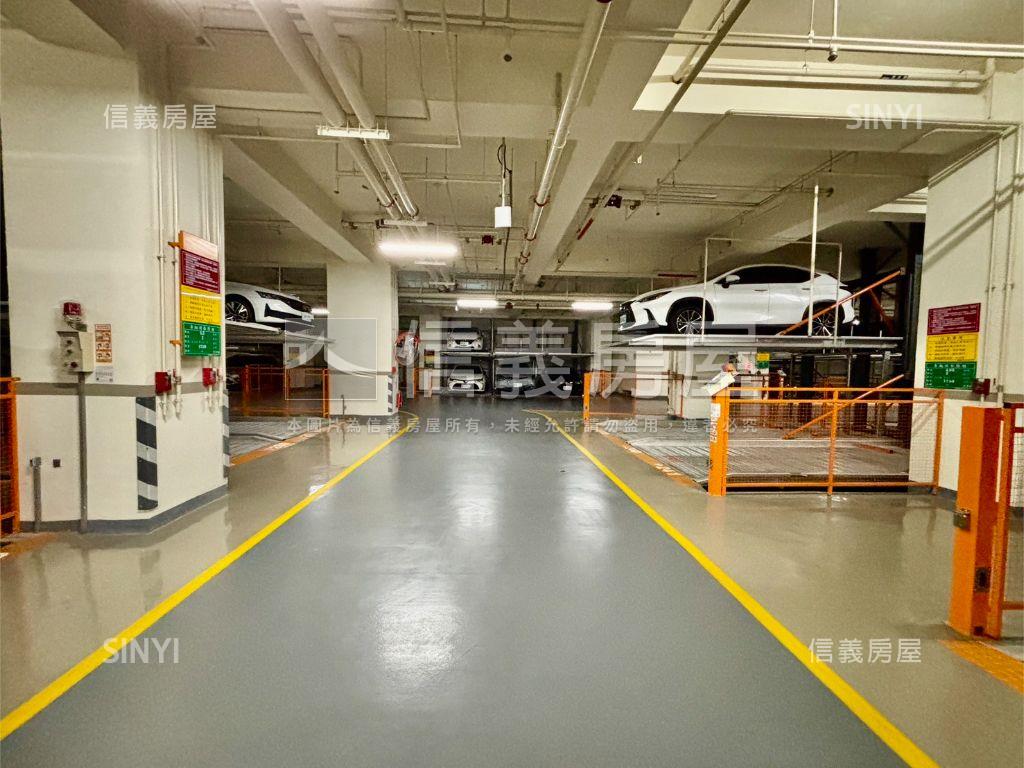 鳳凰冠３房高樓平移車位房屋室內格局與周邊環境
