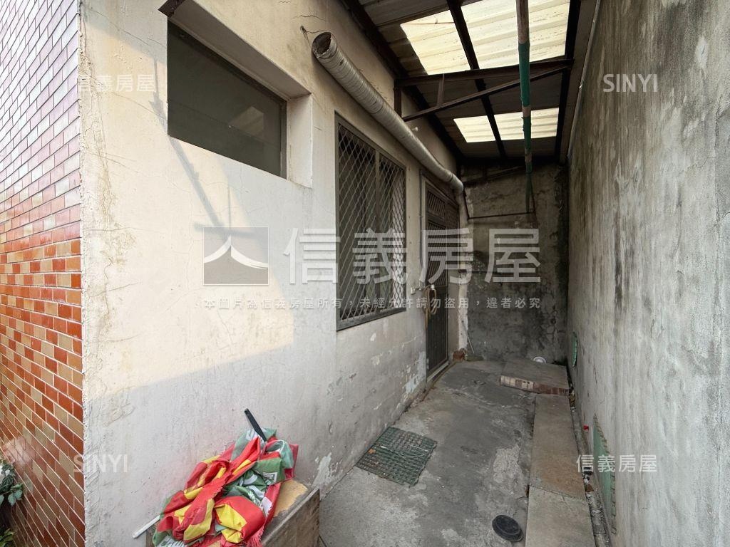 中央公園邊間三面採光透天房屋室內格局與周邊環境