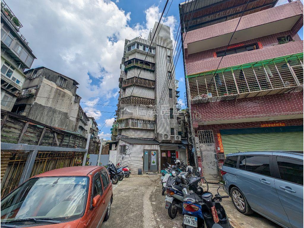 近捷運～秀朗華廈頂加極品房屋室內格局與周邊環境