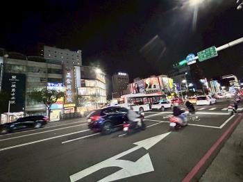 中山七賢三角窗旁捷運金店