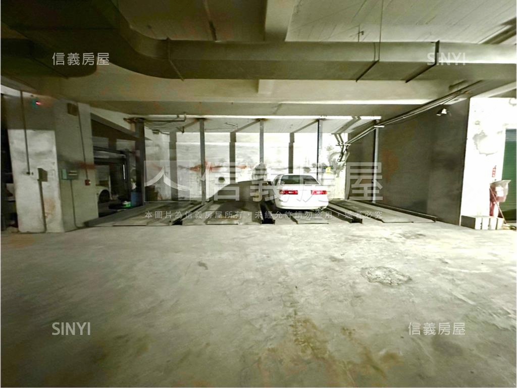 近高雄車站百坪商辦房屋室內格局與周邊環境