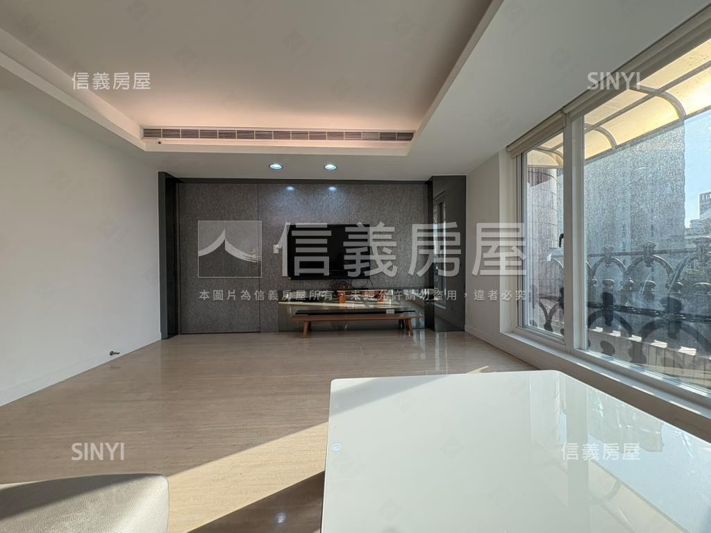 第一社區稀有頂樓戶房屋室內格局與周邊環境