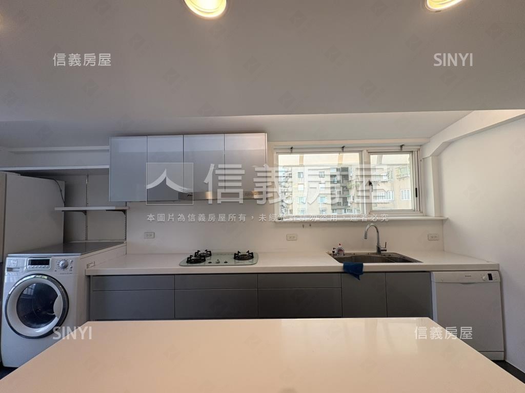 第一社區稀有頂樓戶房屋室內格局與周邊環境