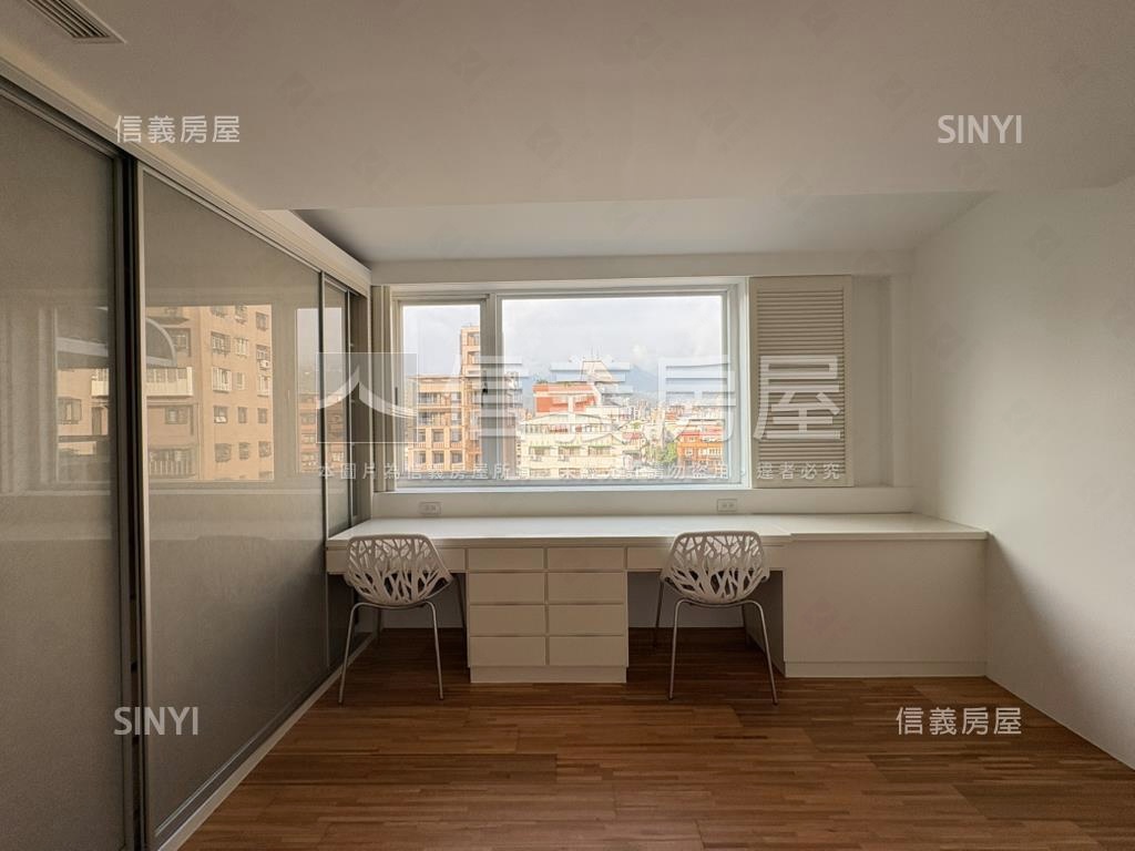 第一社區稀有頂樓戶房屋室內格局與周邊環境