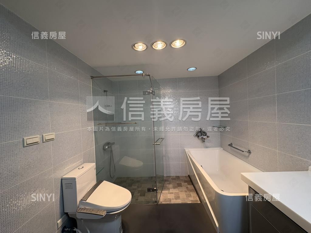 第一社區稀有頂樓戶房屋室內格局與周邊環境