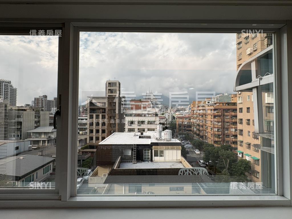 第一社區稀有頂樓戶房屋室內格局與周邊環境