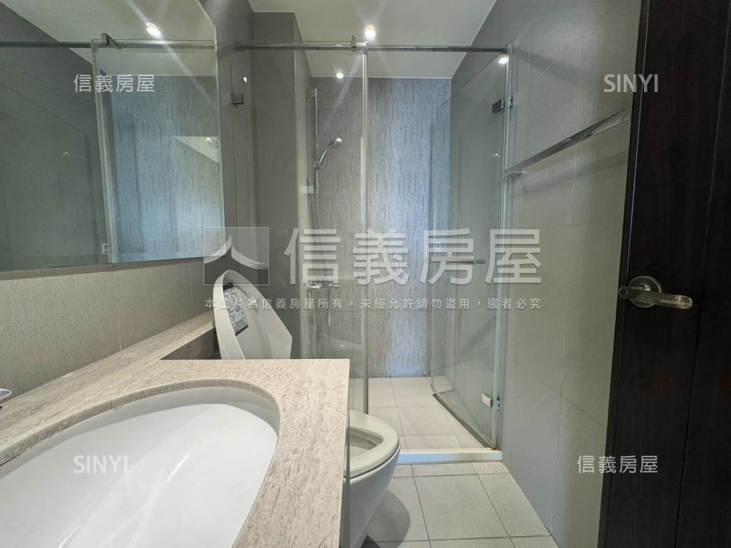 專鳳凰真愛海景首排２房車房屋室內格局與周邊環境