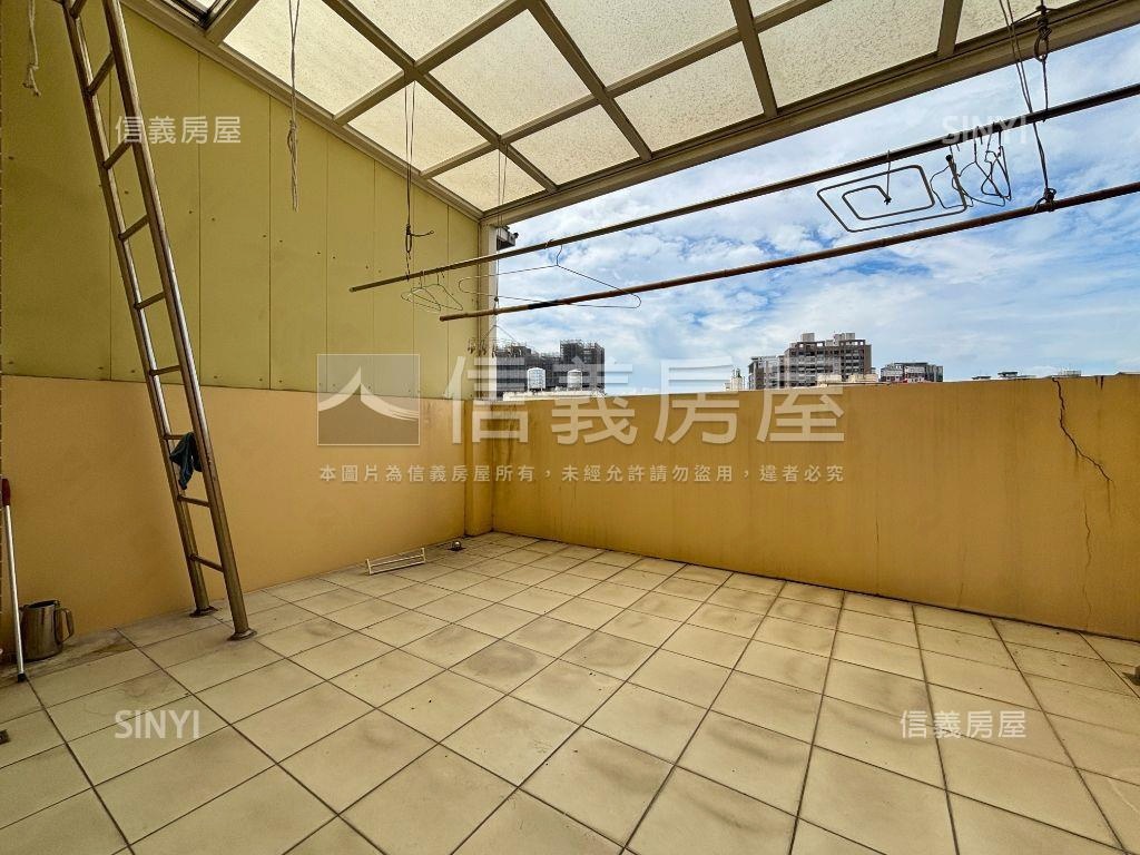 中興商圈震後臨路車庫透天房屋室內格局與周邊環境