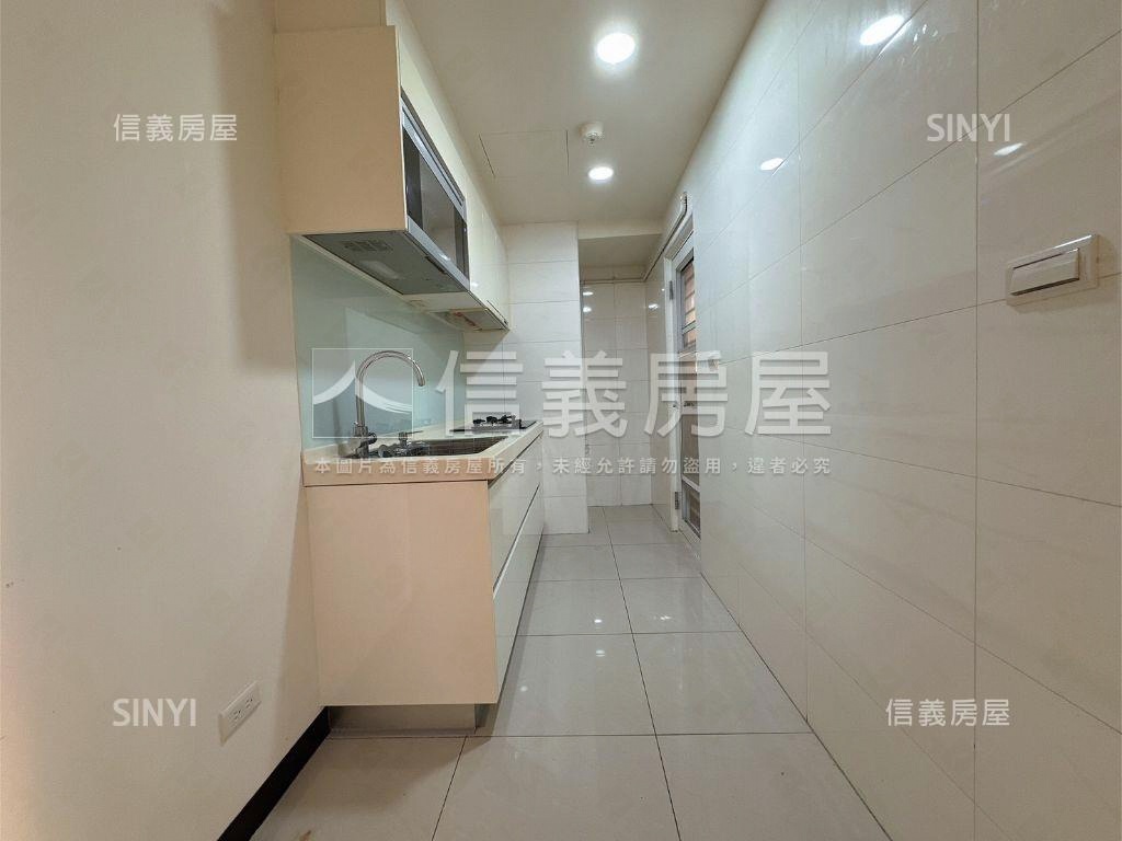 倫敦採光明亮兩房車位房屋室內格局與周邊環境