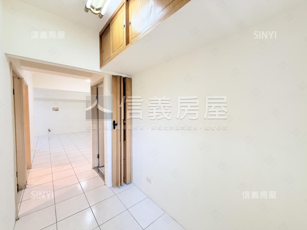 專任★陽明凱旋４房車位房屋室內格局與周邊環境