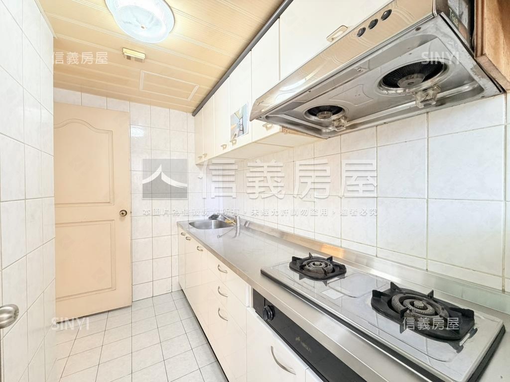 專任★陽明凱旋４房車位房屋室內格局與周邊環境