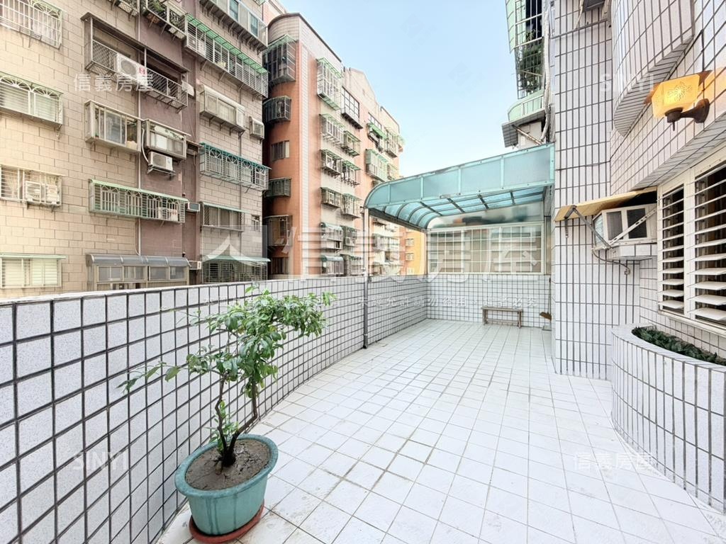 專任★陽明凱旋４房車位房屋室內格局與周邊環境