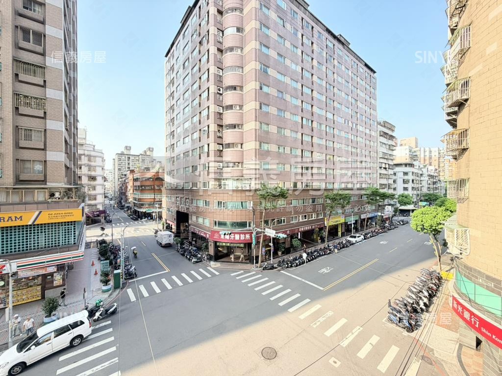 專任★陽明凱旋４房車位房屋室內格局與周邊環境