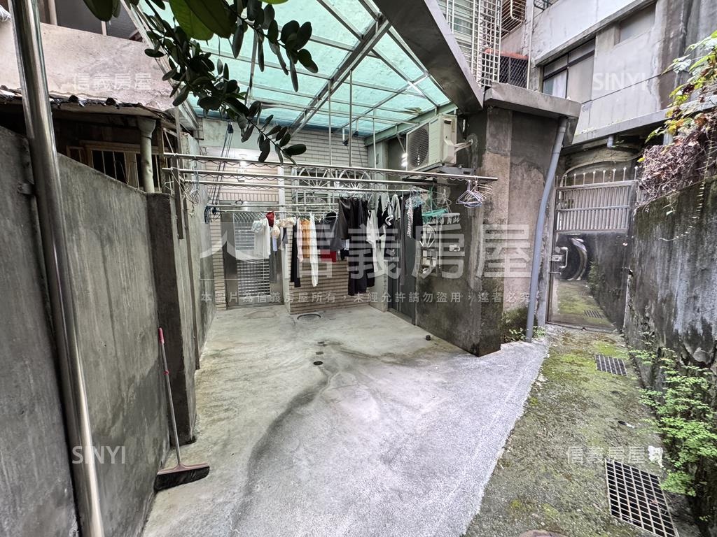 新板捷運整棟霸氣收租房屋室內格局與周邊環境