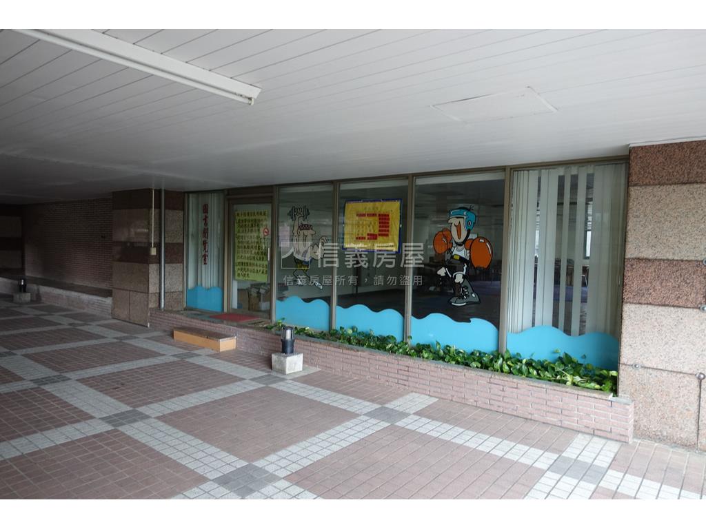 民西獨立產權坡平車位房屋室內格局與周邊環境