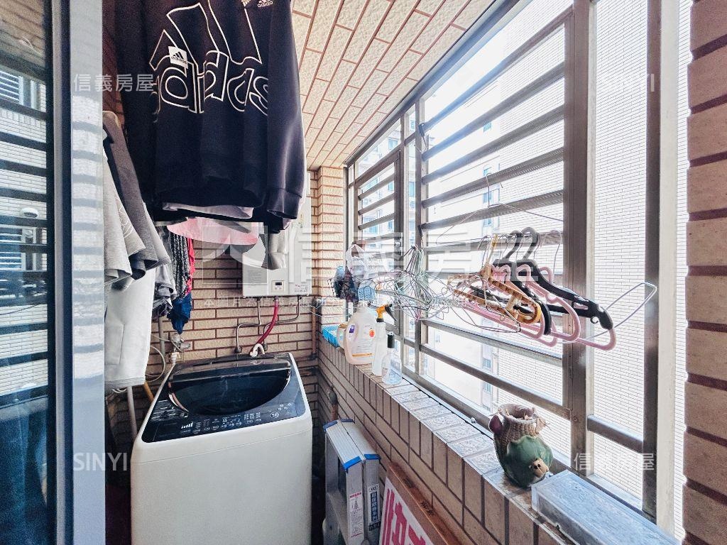 近慈文國中。兩房平面車位房屋室內格局與周邊環境