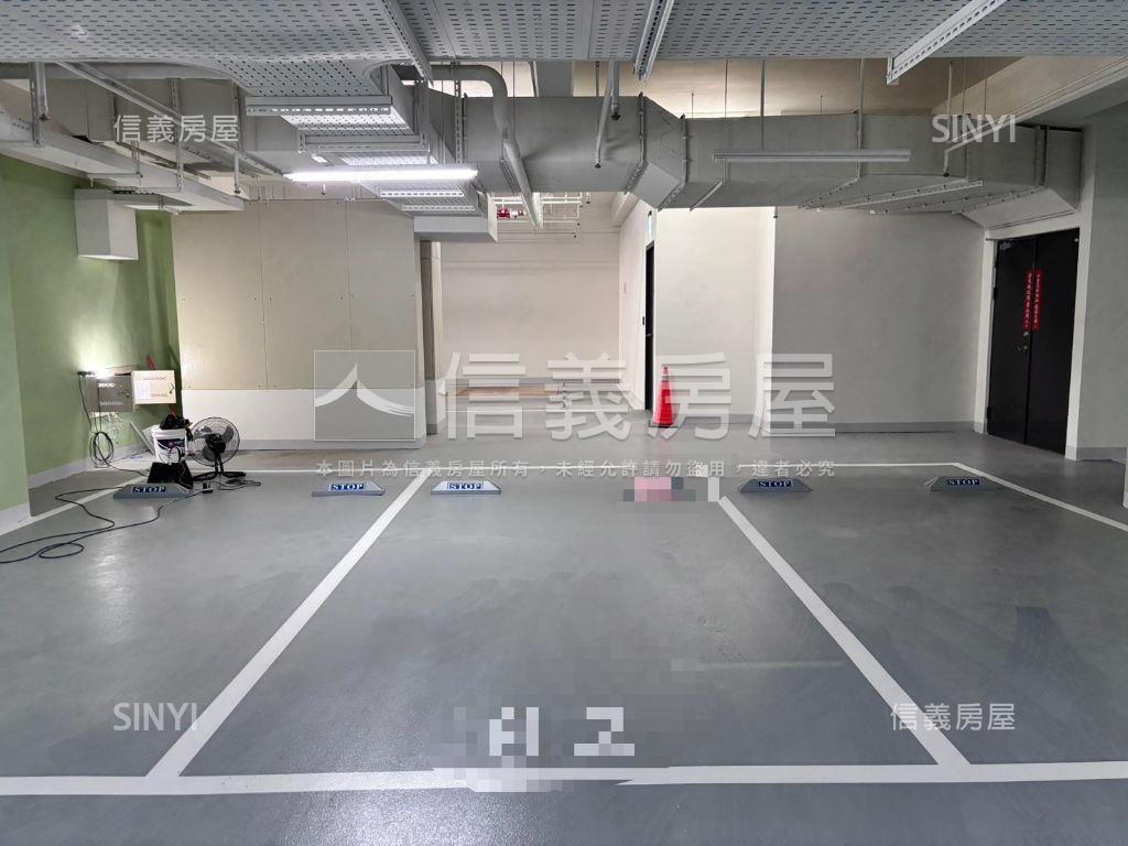 近中山醫商圈全新兩房平車房屋室內格局與周邊環境
