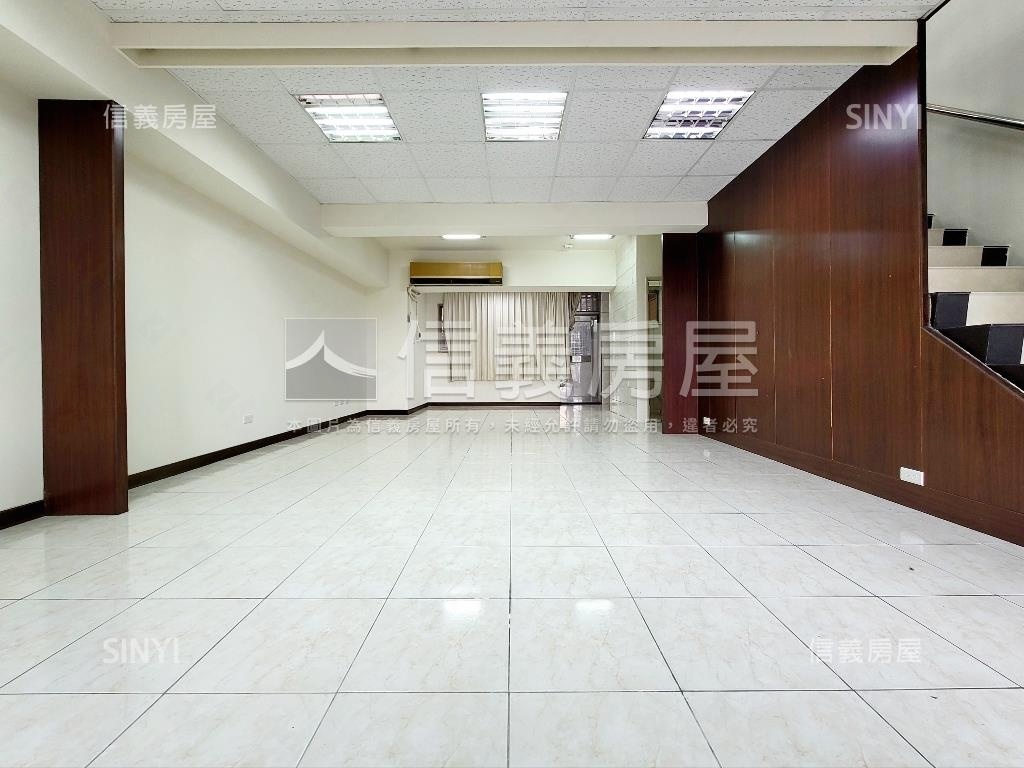 仁愛特區挑高店辦房屋室內格局與周邊環境