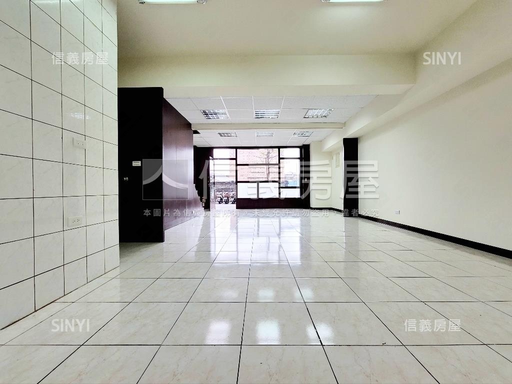 仁愛特區挑高店辦房屋室內格局與周邊環境