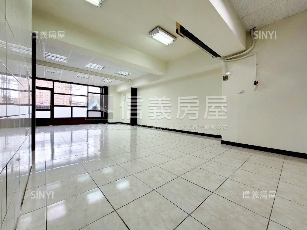 仁愛特區挑高店辦房屋室內格局與周邊環境