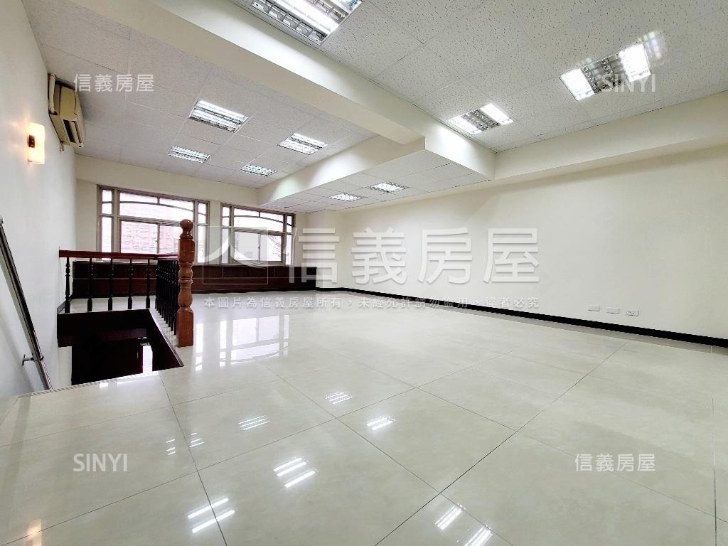 仁愛特區挑高店辦房屋室內格局與周邊環境