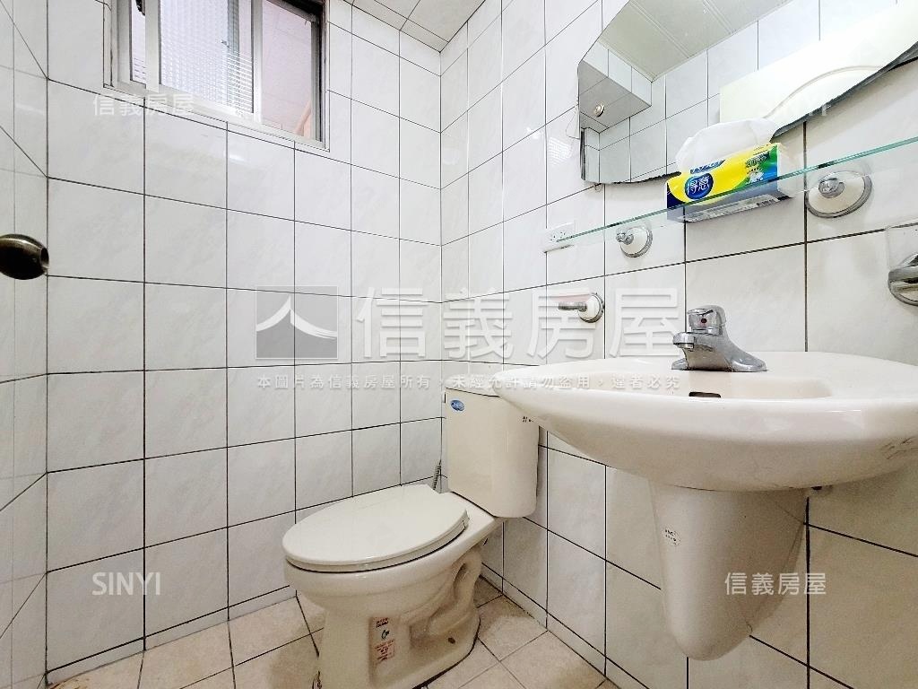 仁愛特區挑高店辦房屋室內格局與周邊環境