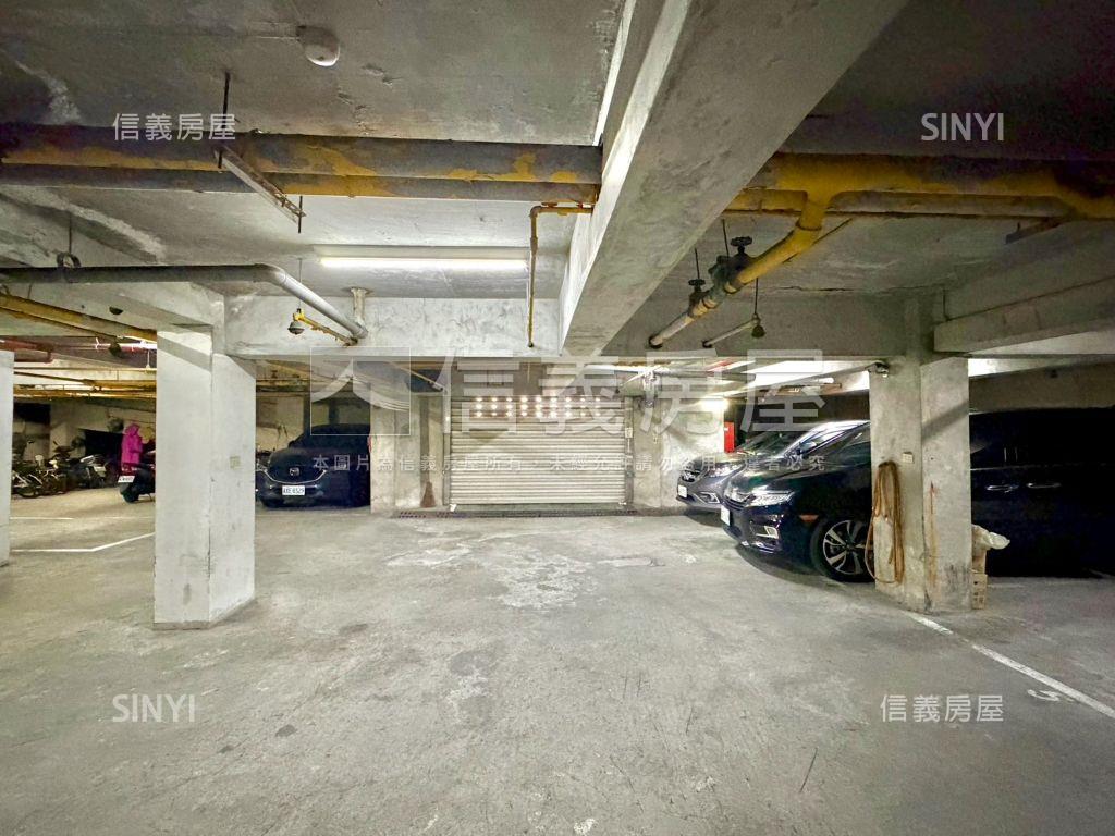 紀念堂採光三房坡平車位房屋室內格局與周邊環境