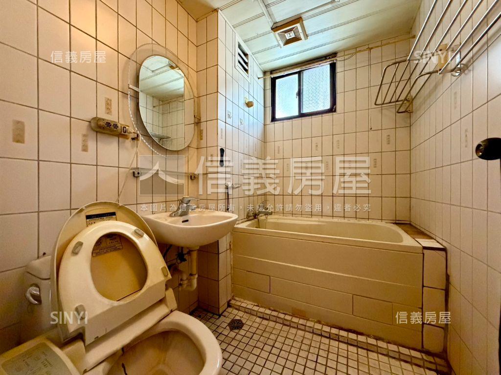 紀念堂採光三房坡平車位房屋室內格局與周邊環境