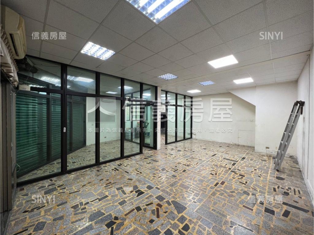 近信義國小邊間三角窗透天房屋室內格局與周邊環境