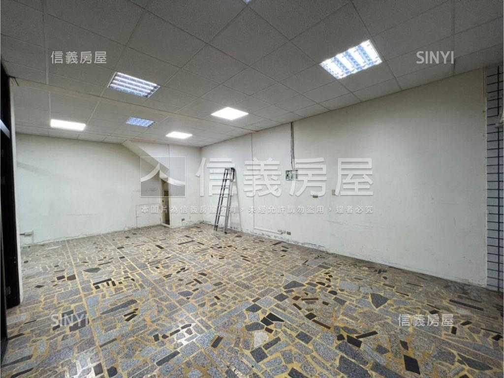 近信義國小邊間三角窗透天房屋室內格局與周邊環境