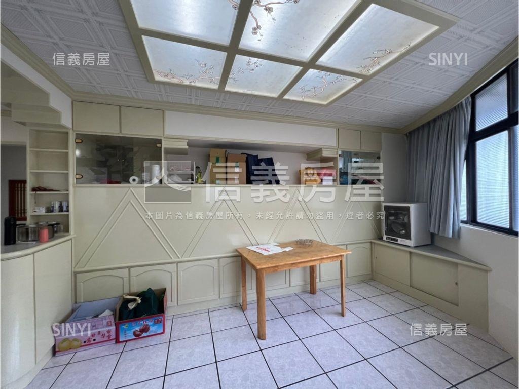 近信義國小邊間三角窗透天房屋室內格局與周邊環境