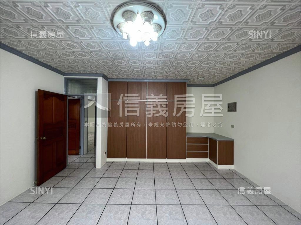 近信義國小邊間三角窗透天房屋室內格局與周邊環境