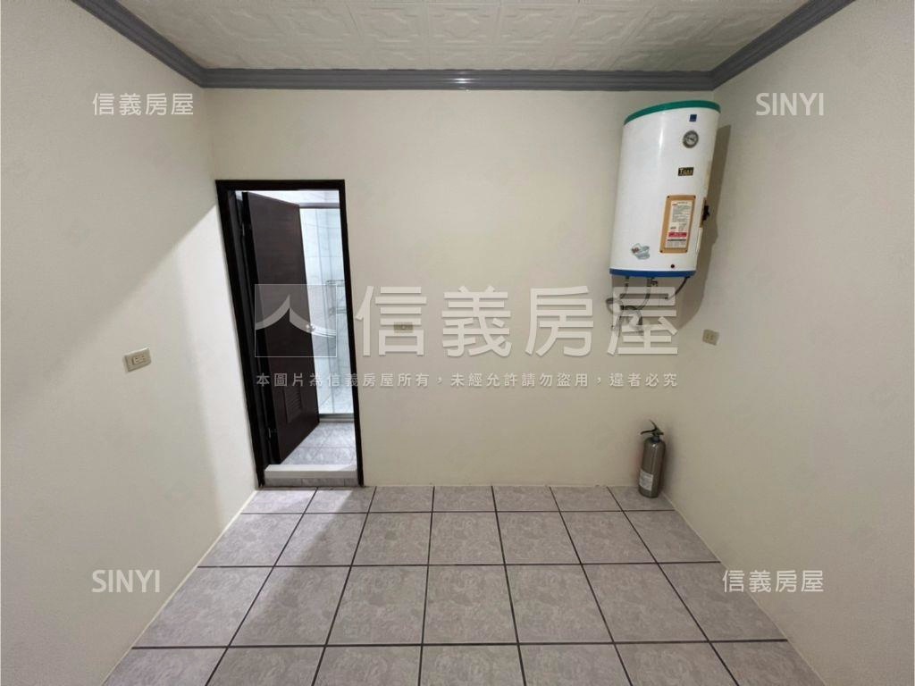 近信義國小邊間三角窗透天房屋室內格局與周邊環境