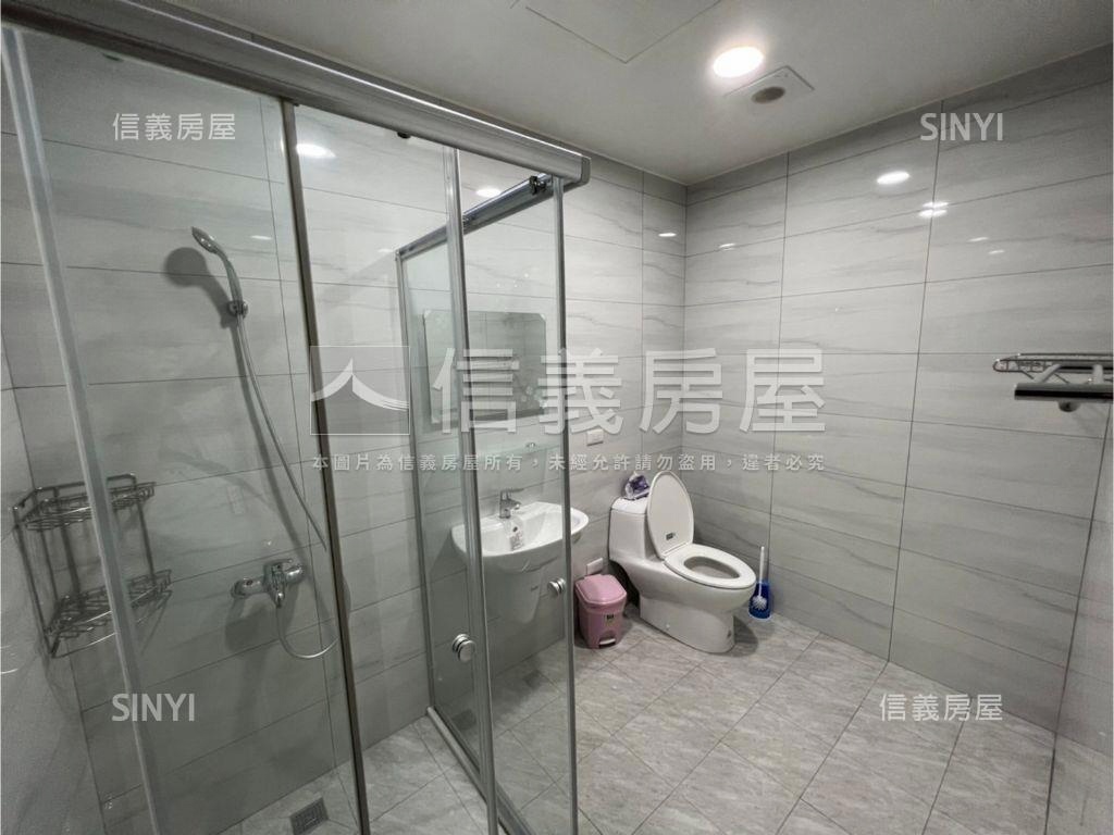 近信義國小邊間三角窗透天房屋室內格局與周邊環境