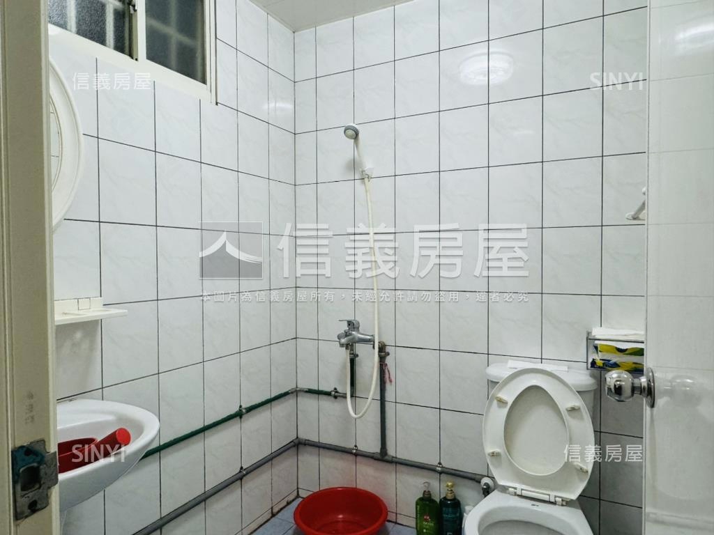 近江子翠捷運站一樓房屋室內格局與周邊環境