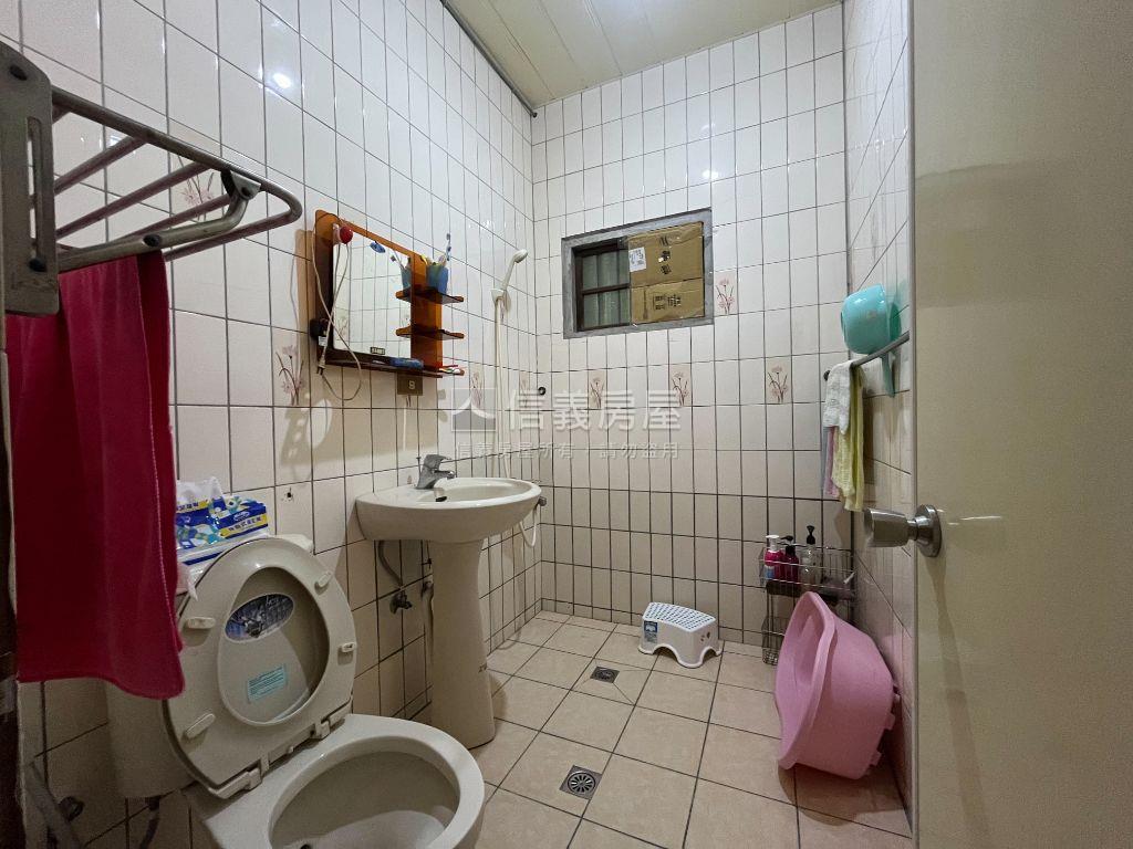玉山街透天房屋室內格局與周邊環境