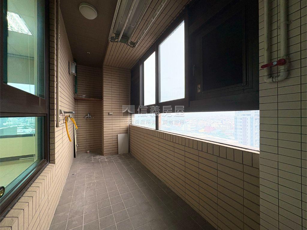 大推ＳＲＣ副都心機捷景觀房屋室內格局與周邊環境