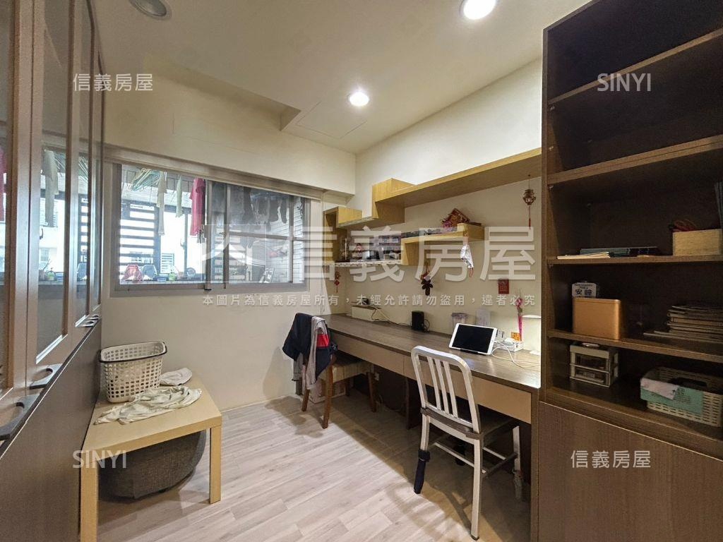 校園高樓景觀四房平車房屋室內格局與周邊環境