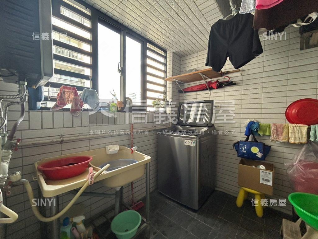 校園高樓景觀四房平車房屋室內格局與周邊環境