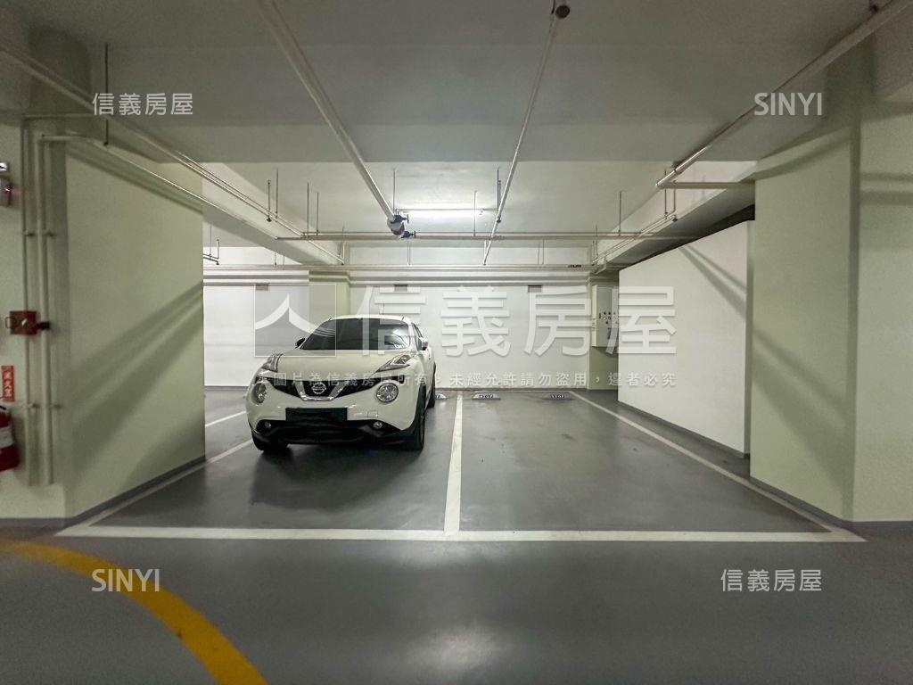 校園高樓景觀四房平車房屋室內格局與周邊環境