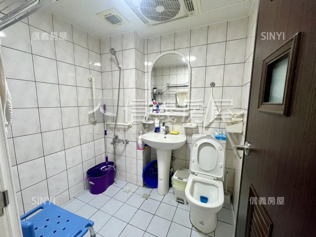 捷運華廈稀有電梯三房房屋室內格局與周邊環境