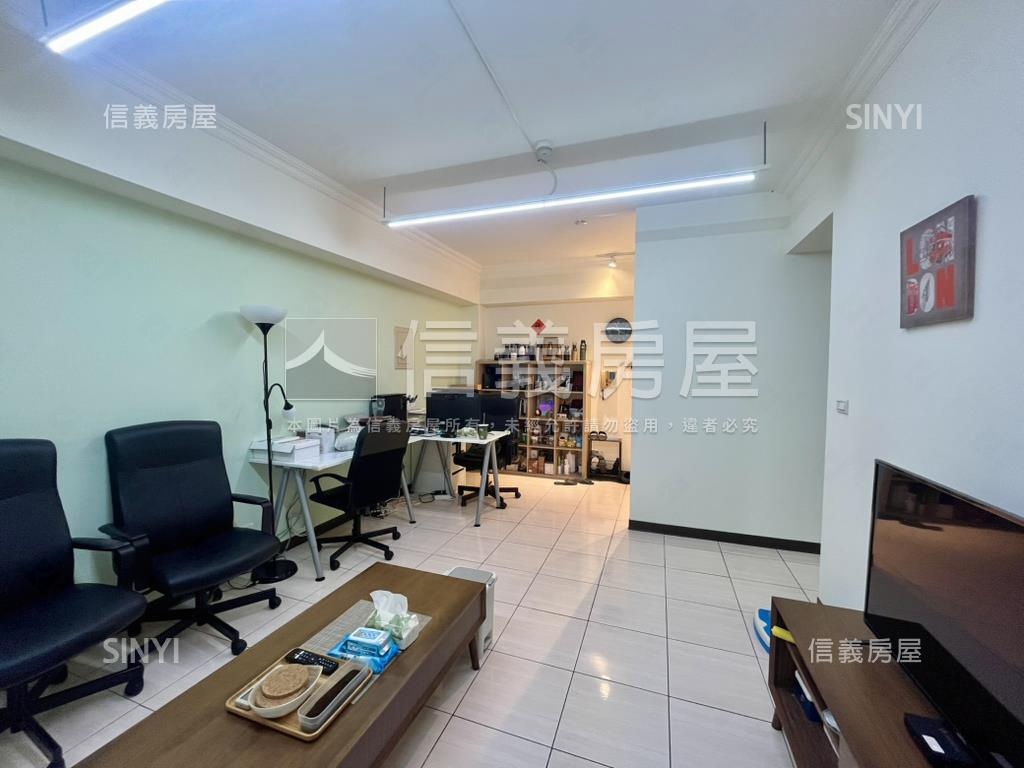 捷運華廈稀有電梯三房房屋室內格局與周邊環境