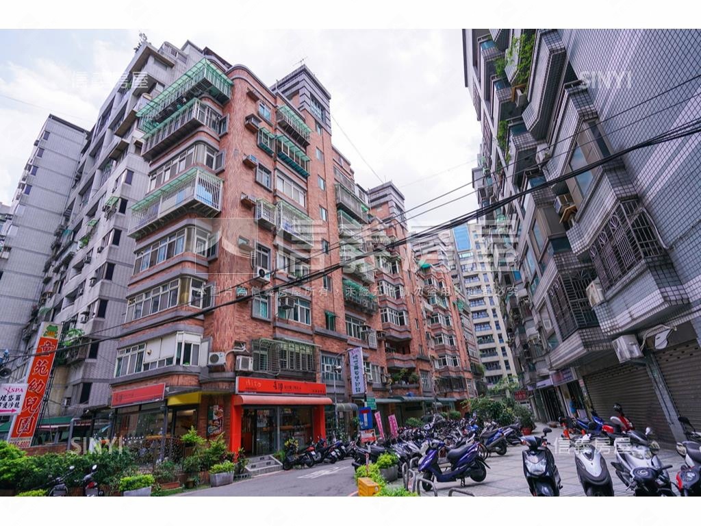 捷運華廈稀有電梯三房房屋室內格局與周邊環境