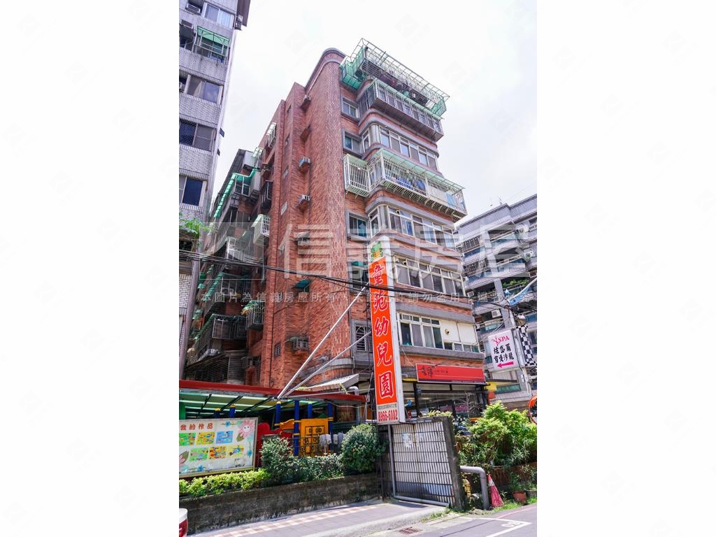 捷運華廈稀有電梯三房房屋室內格局與周邊環境