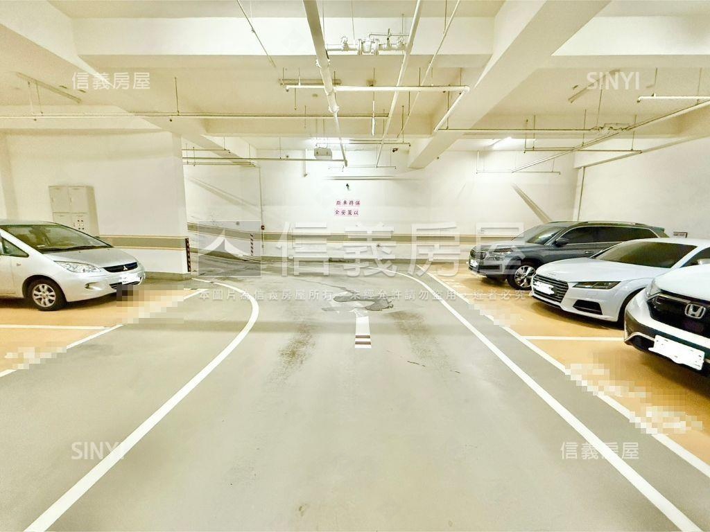 七期市政路親家Ｔ３商辦房屋室內格局與周邊環境